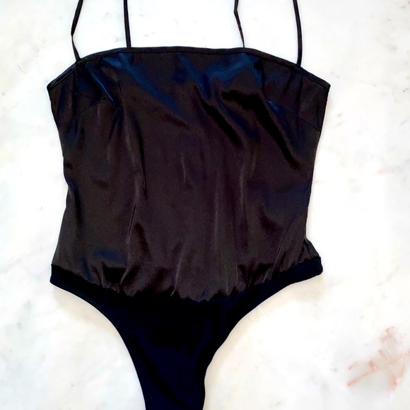 WeWoreWhat
STRETCH CHARMEUSE BODYSUIT
SIZE (6) BLACK - Picture 2 of 9